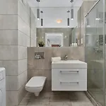 Spacious Dmowskiego By The River With Parking & Balcony By Renters 公寓 弗罗茨瓦夫