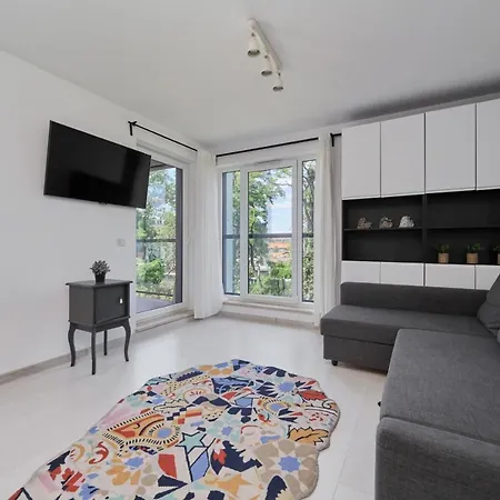 Spacious Dmowskiego By The River With Parking & Balcony By Renters * Breslavia