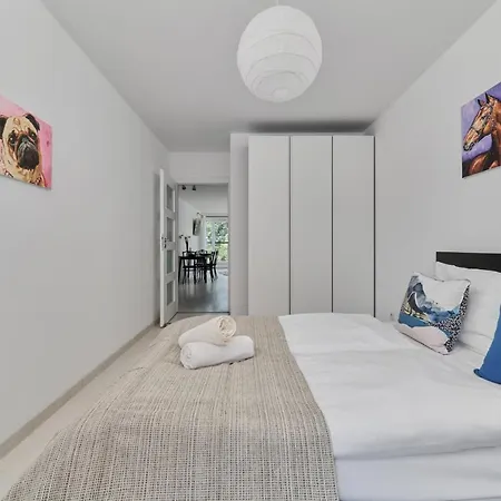 Spacious Dmowskiego By The River With Parking & Balcony By Renters Breslavia