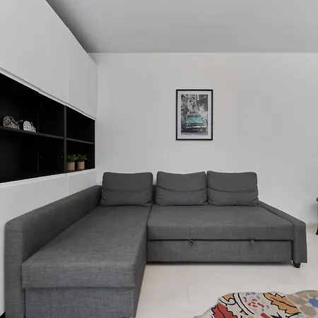 Spacious Dmowskiego By The River With Parking & Balcony By Renters * Breslavia