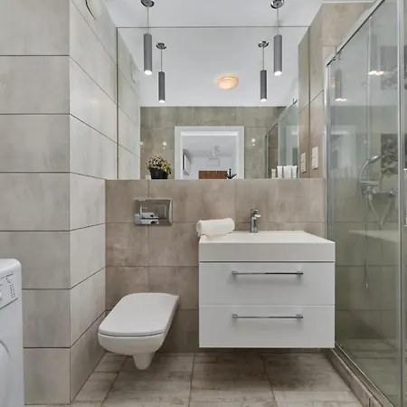Spacious Dmowskiego By The River With Parking & Balcony By Renters Apartment Wroclaw