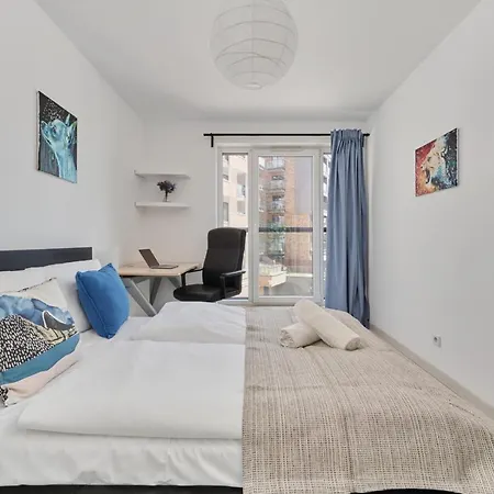 Spacious Dmowskiego By The River With Parking & Balcony By Renters アパート