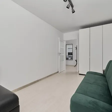 アパート Spacious Dmowskiego By The River With Parking & Balcony By Renters ヴロツワフ