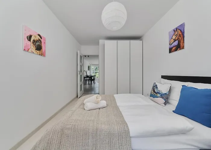 Spacious Dmowskiego By The River With Parking & Balcony By Renters Wrocław