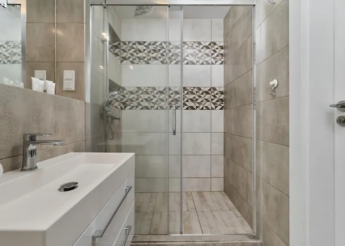 Spacious Dmowskiego By The River With Parking & Balcony By Renters Apartman Wrocław