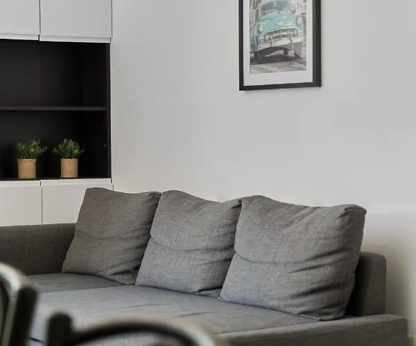 Spacious Dmowskiego By The River With Parking & Balcony By Renters Wrocław