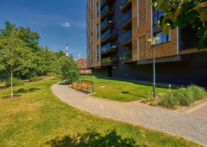 Spacious Dmowskiego By The River With Parking & Balcony By Renters * Wrocław